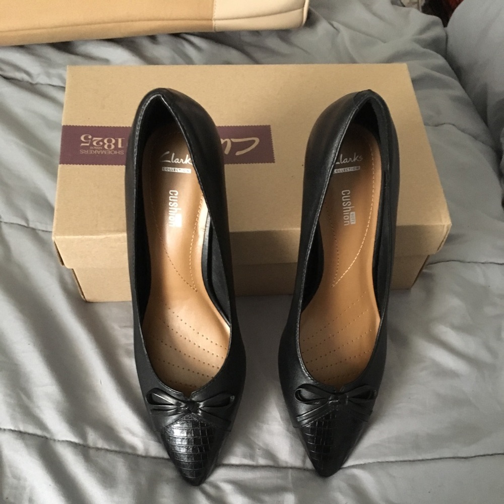 SOLD. New Clark’s Mid Heel Pump